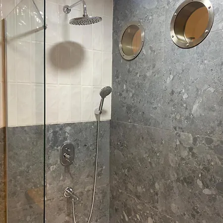 Deluxe At The Seaside In Pasaport Alsancak