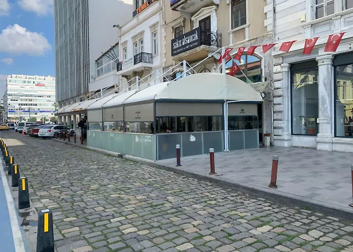 Deluxe At The Seaside In Pasaport Alsancak Apartament *